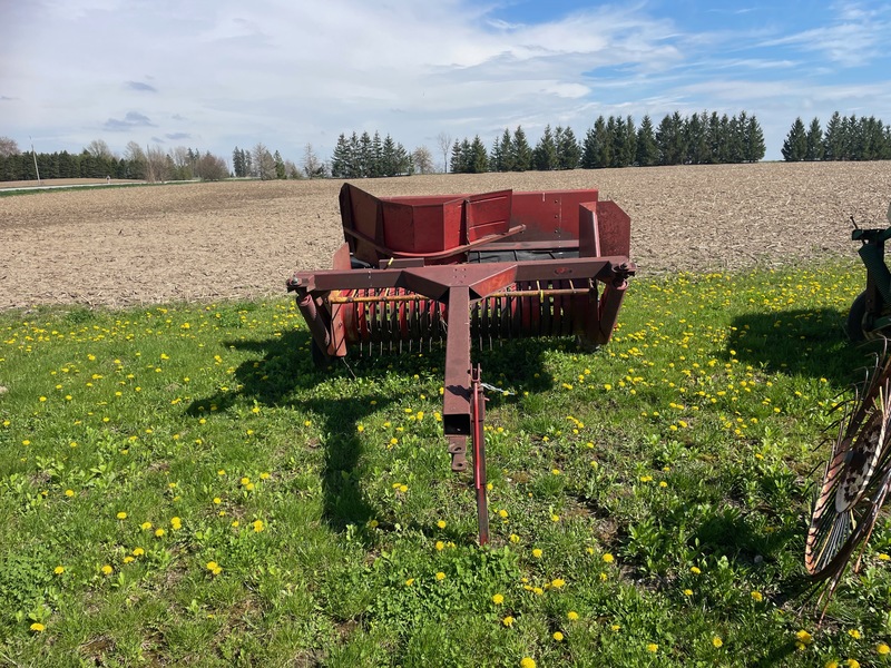 Hay/Forage/Livestock  New Holland 144 Hay Inverter Photo
