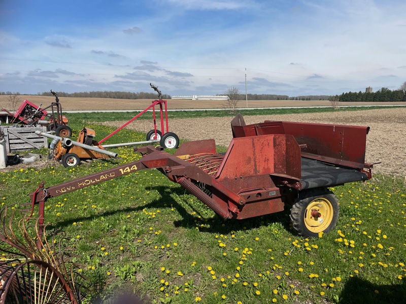 Hay/Forage/Livestock  New Holland 144 Hay Inverter Photo