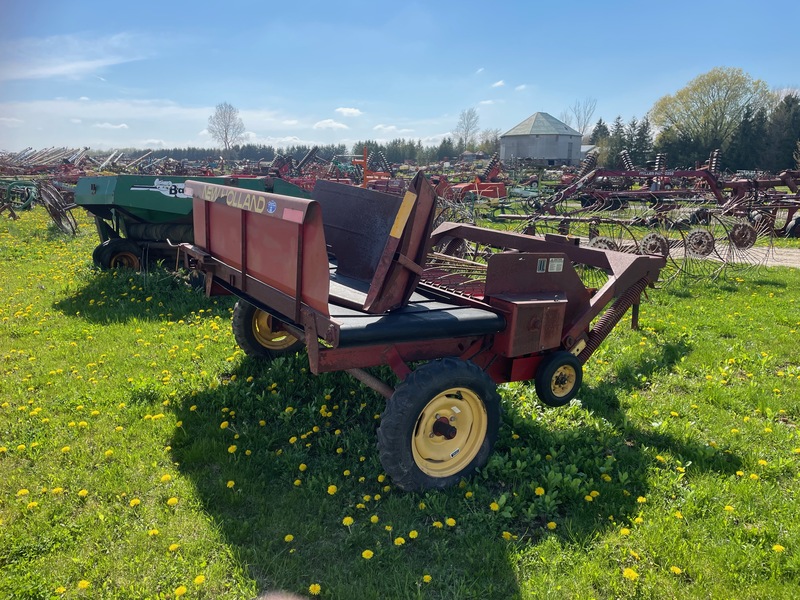 Hay/Forage/Livestock  New Holland 144 Hay Inverter Photo