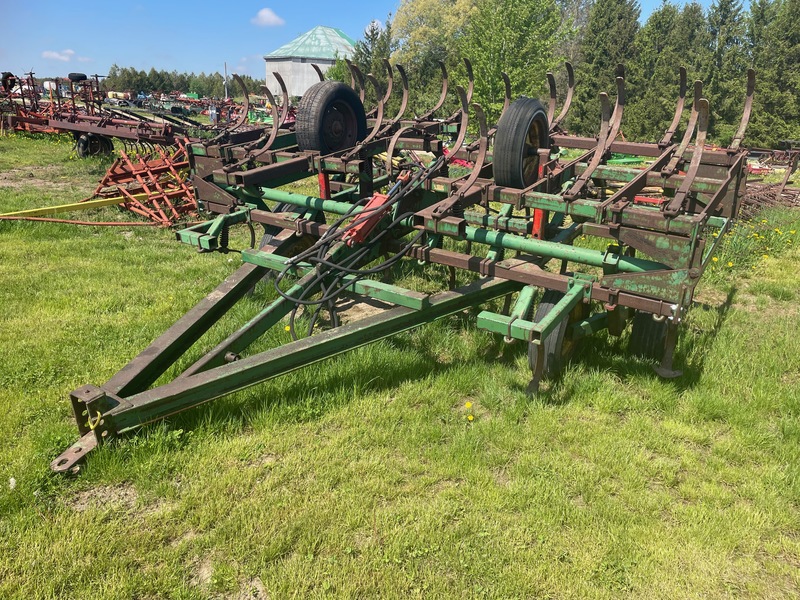 Tillage - Cultivators  John Deere Cultivator 20ft - Hydraulic Fold with Tandems Photo