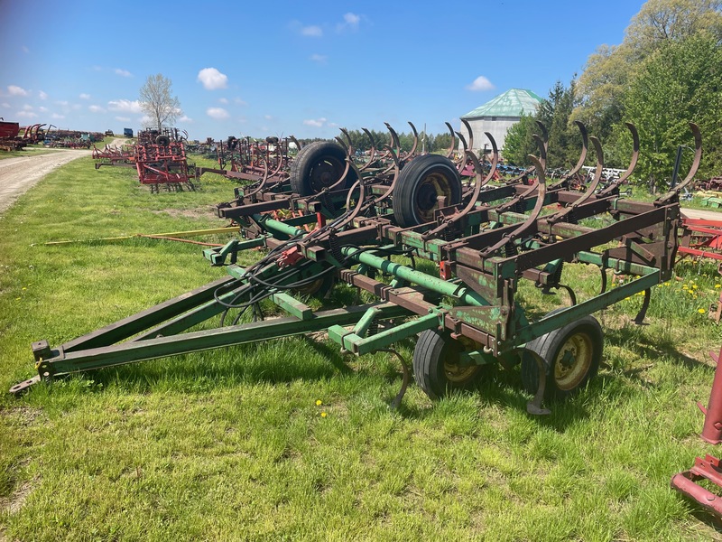 Tillage - Cultivators  John Deere Cultivator 20ft - Hydraulic Fold with Tandems Photo