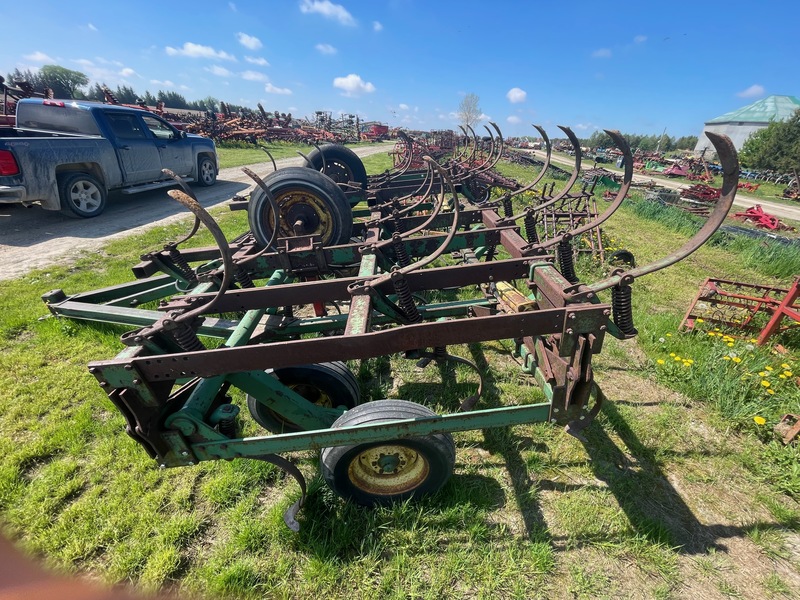 Tillage - Cultivators  John Deere Cultivator 20ft - Hydraulic Fold with Tandems Photo