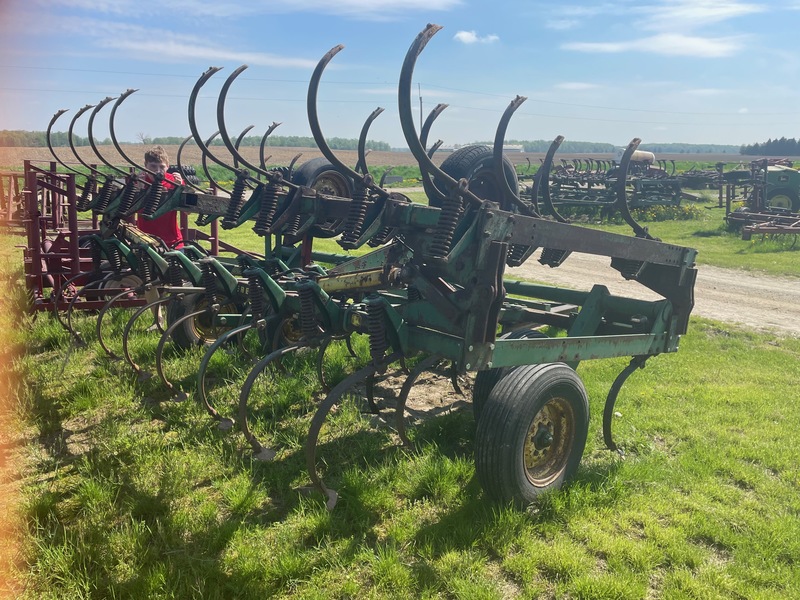 Tillage - Cultivators  John Deere Cultivator 20ft - Hydraulic Fold with Tandems Photo