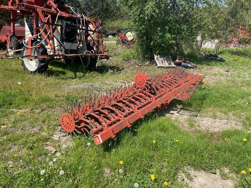 Tillage - Other  Yetter Rotary Hoe - 15ft Photo