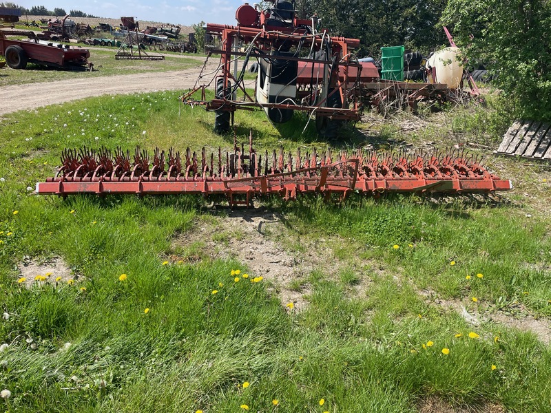 Tillage - Other  Yetter Rotary Hoe - 15ft Photo