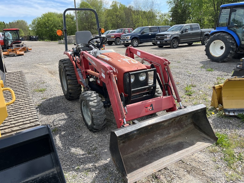 Massey Ferguson 1528 Compact Tractor - Only 543 hrs 