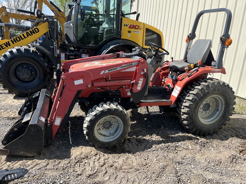 Massey Ferguson 1528 Compact Tractor - Only 543 hrs 
