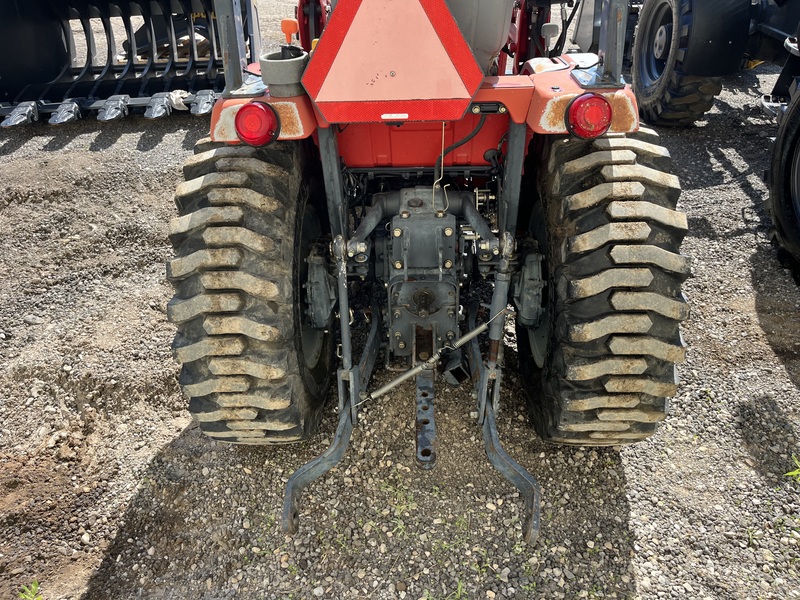 Massey Ferguson 1528 Compact Tractor - Only 543 hrs 