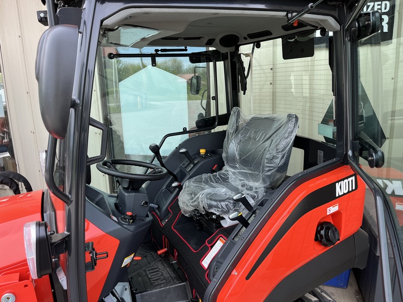 Kioti CS2530 Sub Compact Tractor with AC ! 