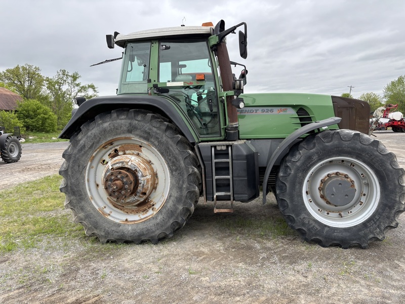 Tractors  2005 Fendt 926 Vario 4WD Tractor Photo