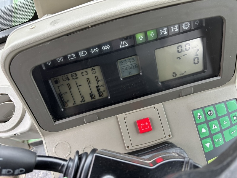 Tractors  2005 Fendt 926 Vario 4WD Tractor Photo