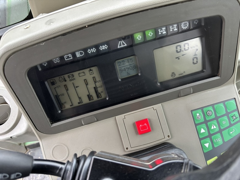 Tractors  2005 Fendt 926 Vario 4WD Tractor Photo