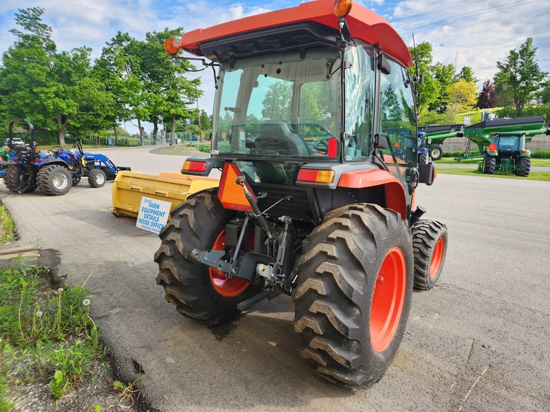 Tractors - Compact  Kubota L3560 HST Tractor  Photo