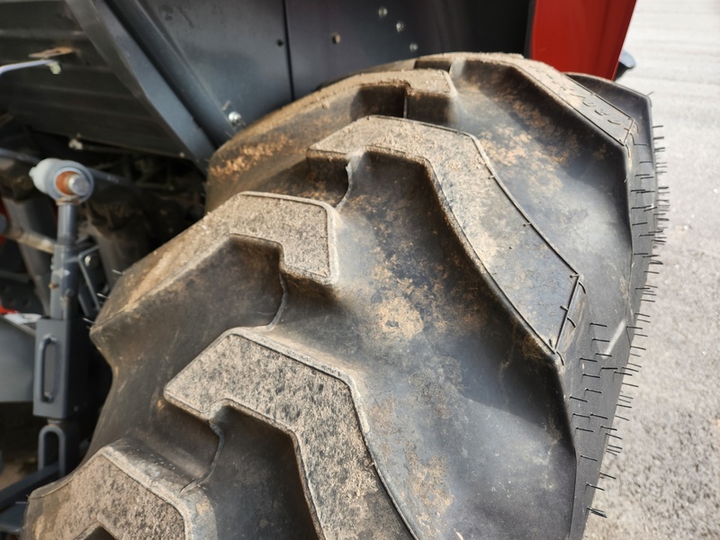 Tractors - Compact  Kubota L3560 HST Tractor  Photo