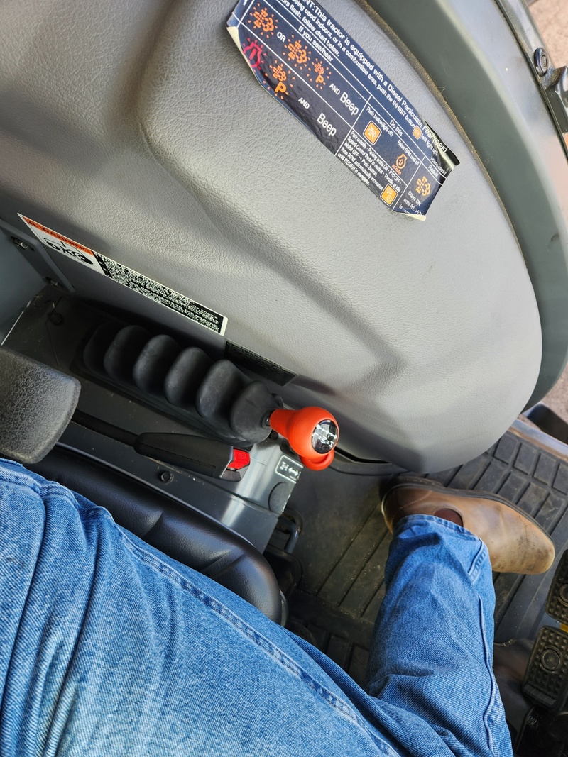 Tractors - Compact  Kubota L3560 HST Tractor  Photo