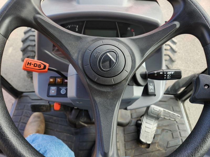 Tractors - Compact  Kubota L3560 HST Tractor  Photo