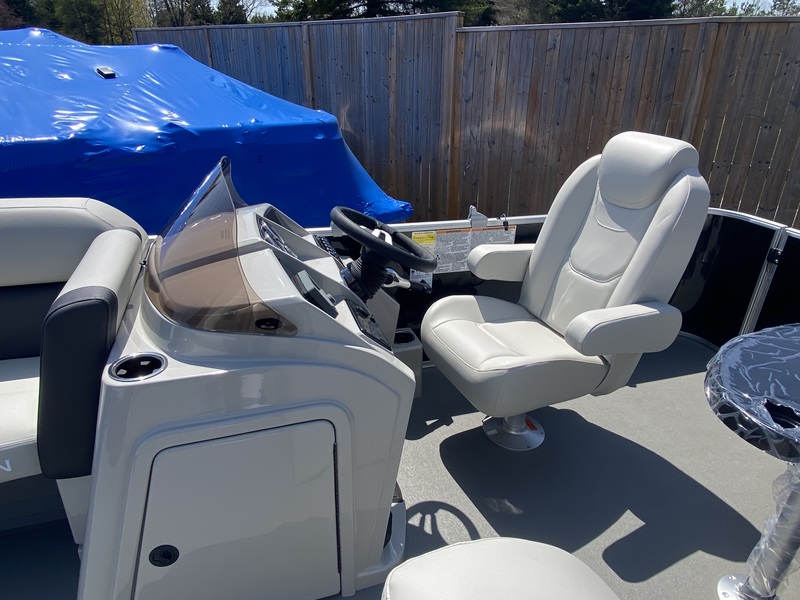 Boats  2025 Sylvan Mirage 818 Cruise Photo