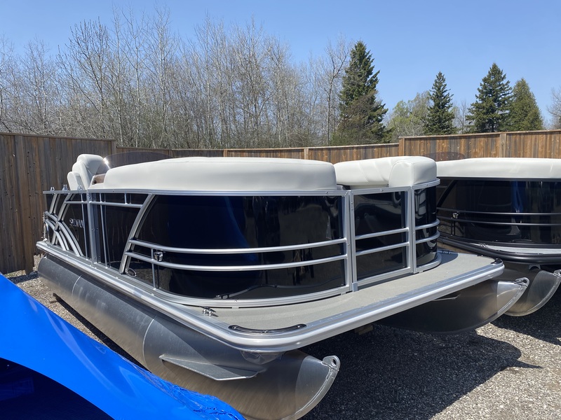 2025 Sylvan Mirage 818 Cruise