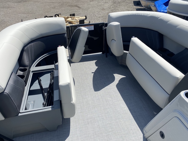 Boats  2025 Sylvan Mirage 818 Cruise Photo
