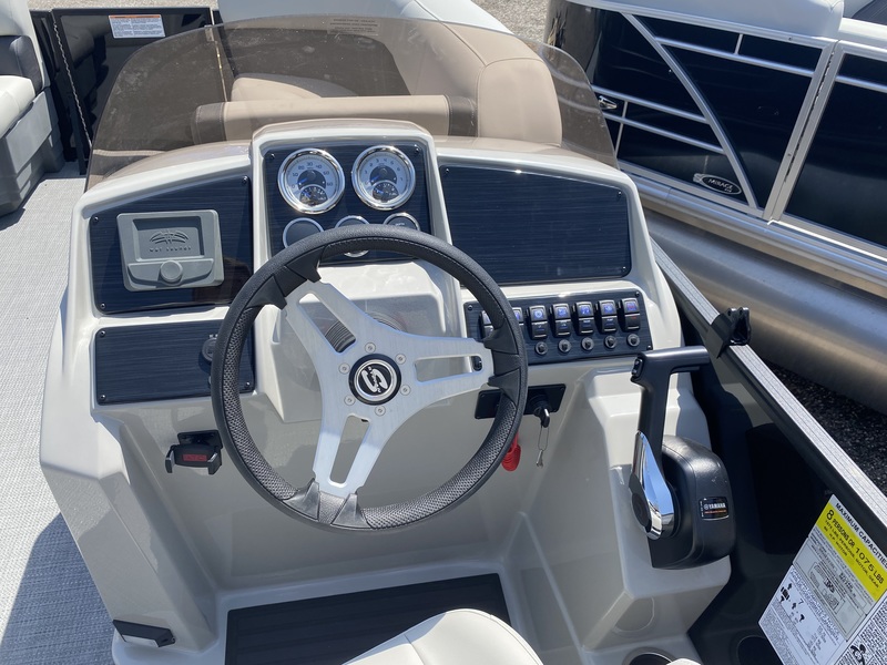 Boats  2025 Sylvan Mirage 818 Cruise Photo