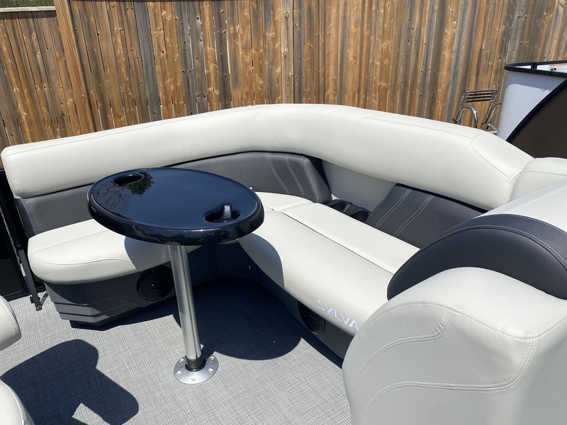 Boats  2025 Sylvan Mirage 818 Cruise Photo