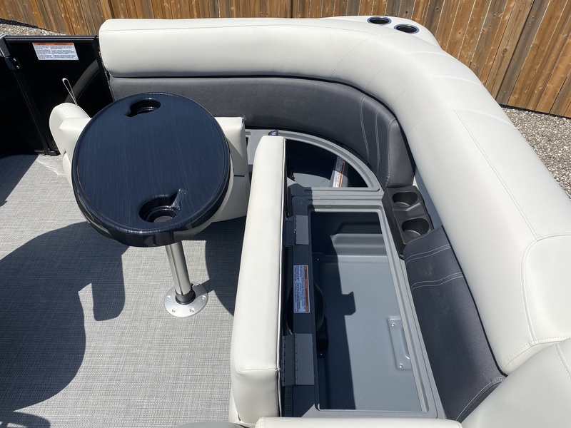 Boats  2025 Sylvan Mirage 818 Cruise Photo