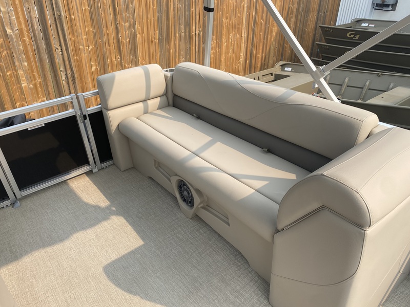 Boats  2023 Legend Q-Series LE 19 Lounge Photo
