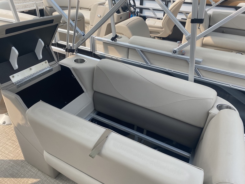 Boats  2023 Legend Q-Series LE 19 Lounge Photo