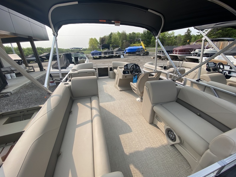 Boats  2023 Legend Q-Series LE 19 Lounge Photo