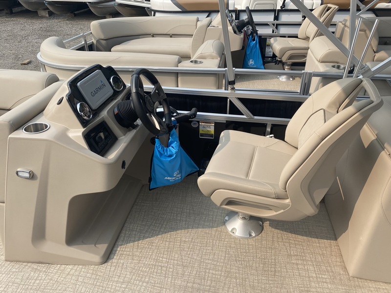 Boats  2023 Legend Q-Series LE 19 Lounge Photo