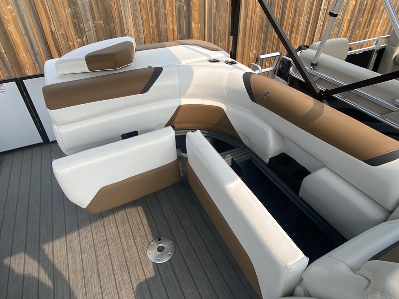 Boats  2023 Legend E-Series 21 Cruise Photo