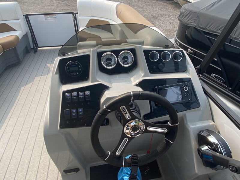 Boats  2023 Legend E-Series 21 Cruise Photo
