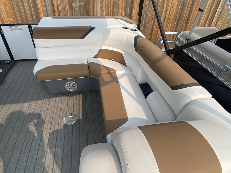 Boats  2023 Legend E-Series 21 Cruise Photo