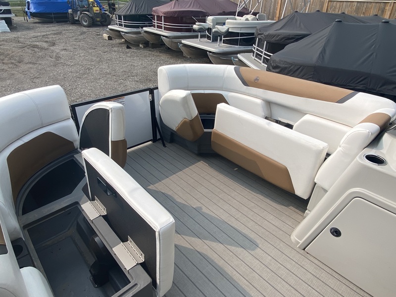 Boats  2023 Legend E-Series 21 Cruise Photo