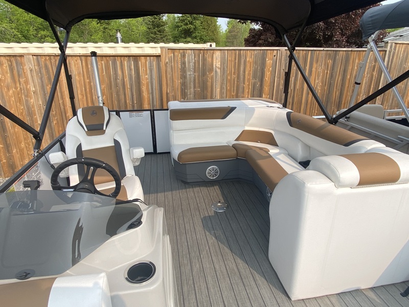 Boats  2023 Legend E-Series 21 Cruise Photo