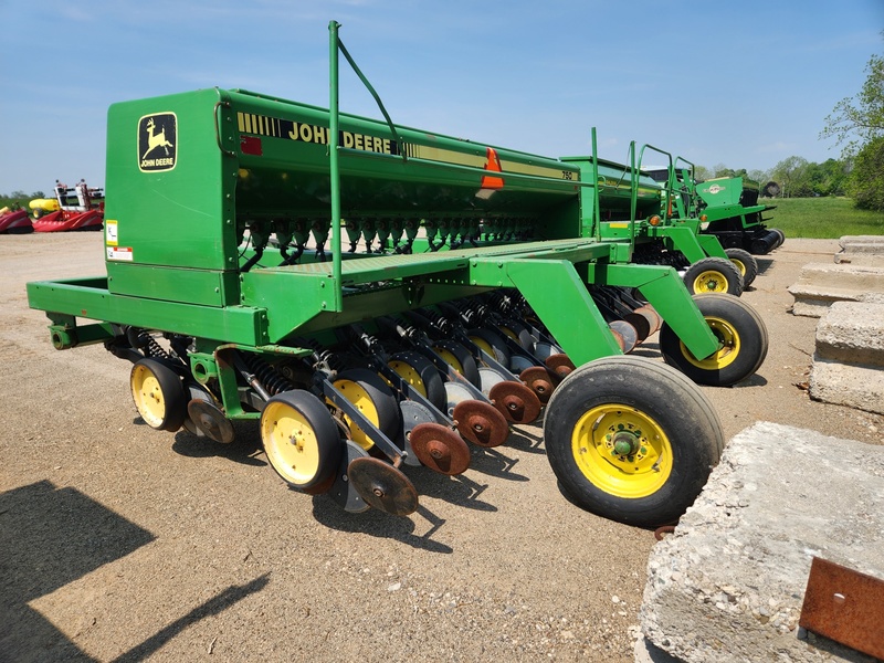 Planting Equipment  John Deere 750 No-Till Drill  Photo