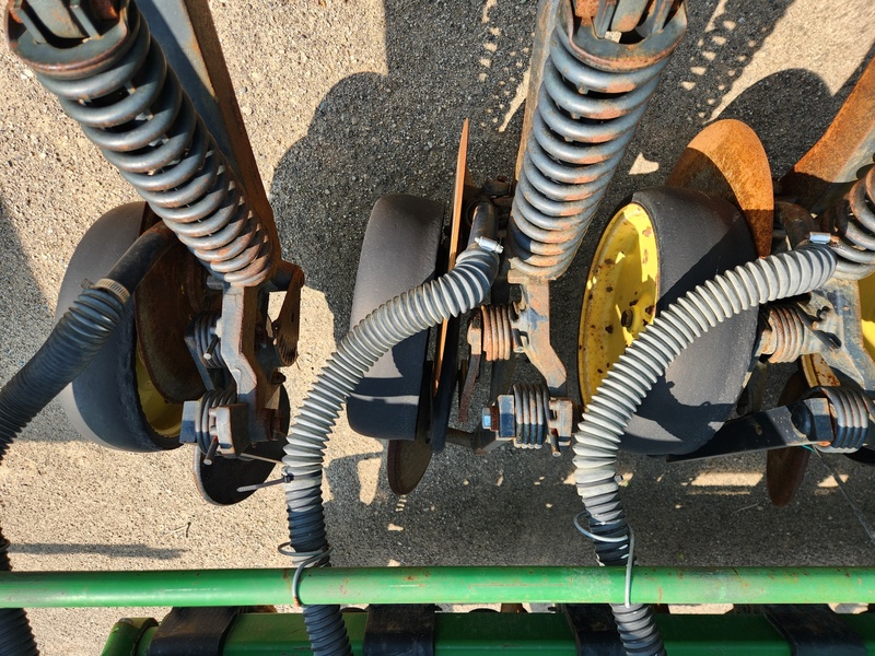 Planting Equipment  John Deere 750 No-Till Drill  Photo
