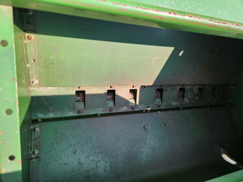 Planting Equipment  John Deere 750 No-Till Drill  Photo