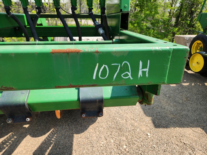 Planting Equipment  John Deere 750 No-Till Drill  Photo