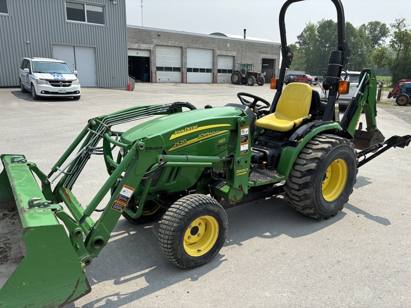 Tractors  John Deere 2520 Compact Tractor Photo