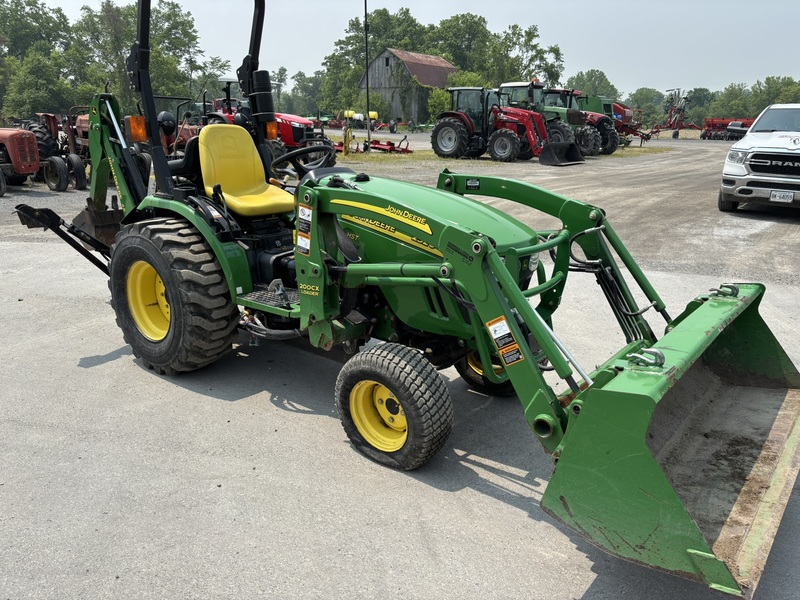 Tractors  John Deere 2520 Compact Tractor Photo