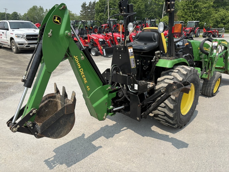 Tractors  John Deere 2520 Compact Tractor Photo