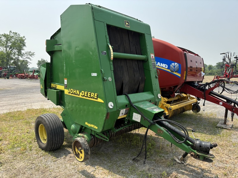 John Deere 467 Round Baler