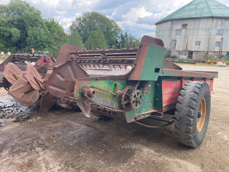 Manure Equipment  New Idea 213 Manure Spreader - 3 Beater Photo