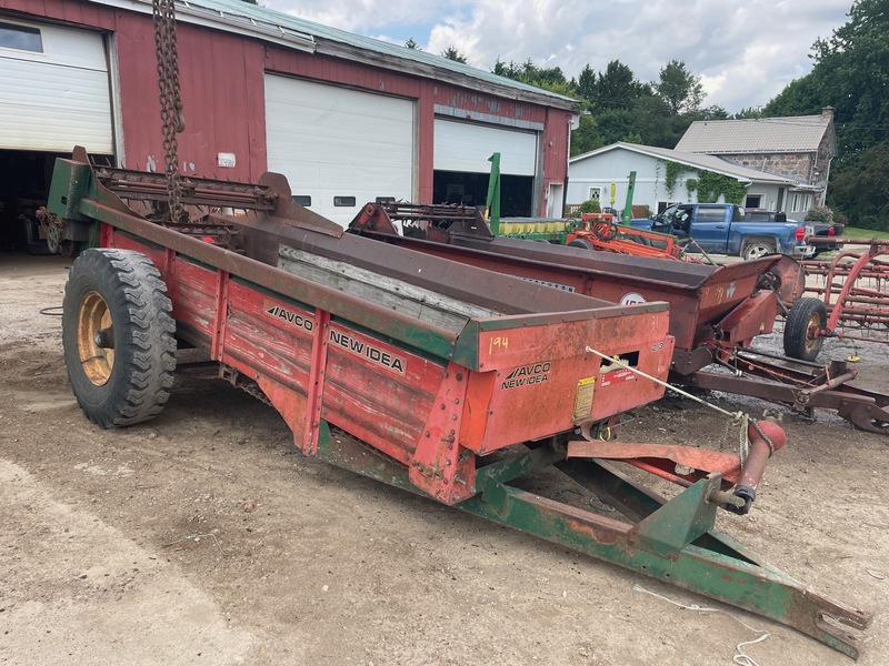 Manure Equipment  New Idea 213 Manure Spreader - 3 Beater Photo