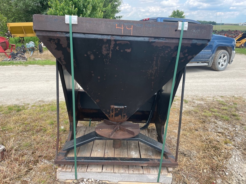 Chemical/Fertilizer Application  Martatch Spreader (Salt, Sand, Fertilizer) Photo