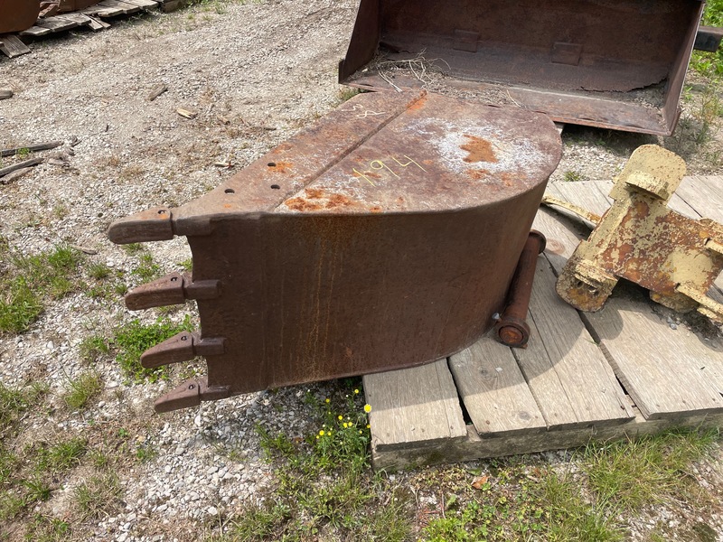 Attachments  Backhoe Bucket - 24" Photo