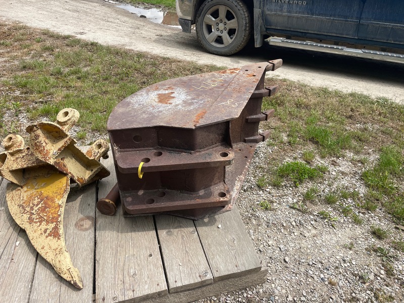 Attachments  Backhoe Bucket - 24" Photo