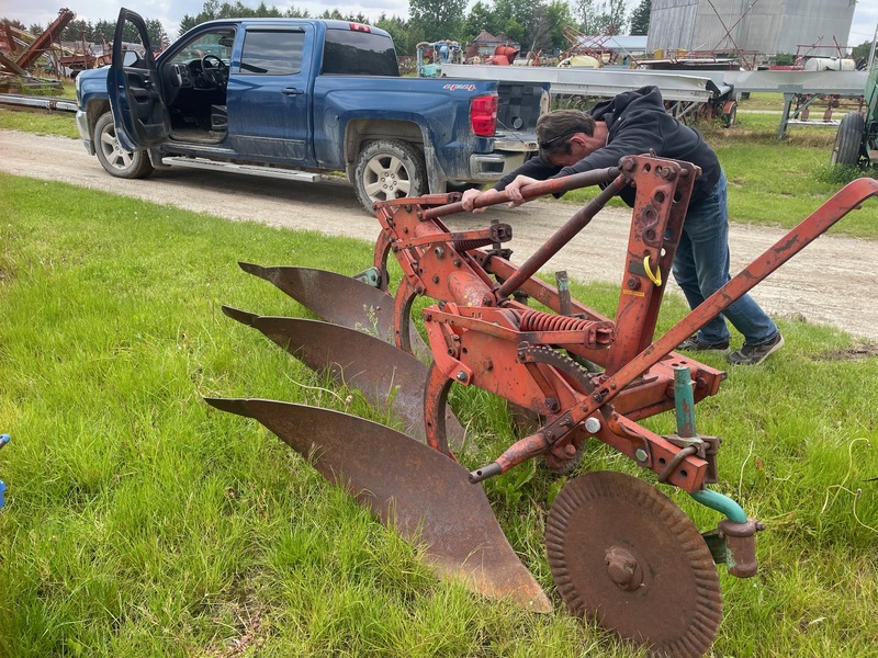 Tillage - Plows  Kverneland 3 Furrow Plow - 14" - 3pth Photo