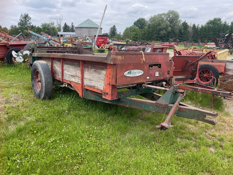 New Idea 213 Manure Spreader - 3 Beater